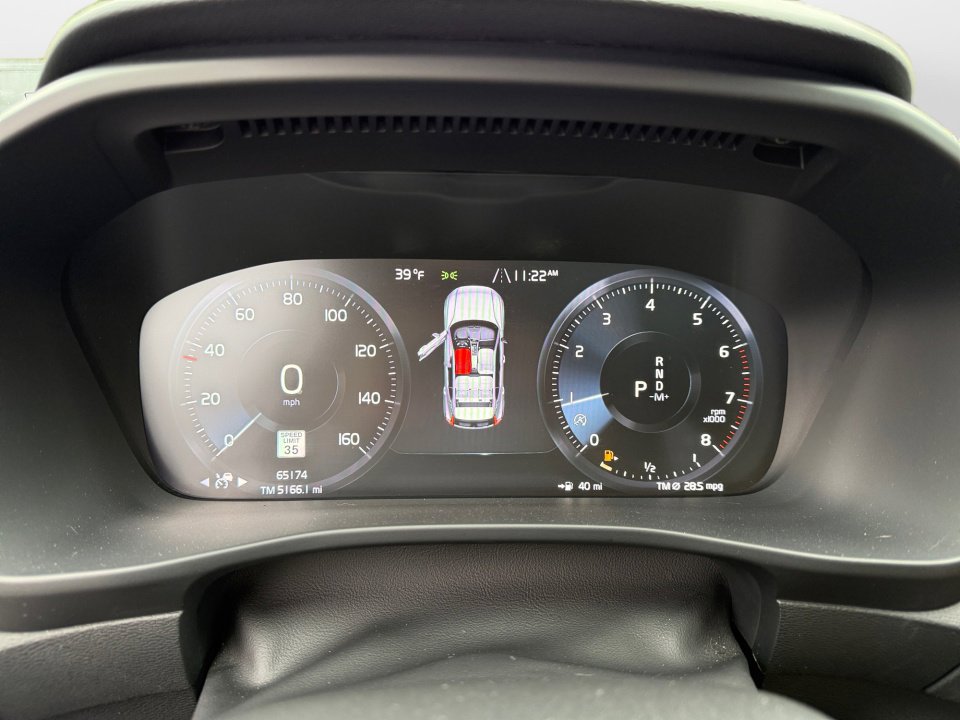 Used 2019 Volvo XC40 T5 Momentum image 11