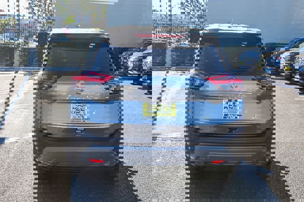 Used 2023 Nissan Rogue SV image 6