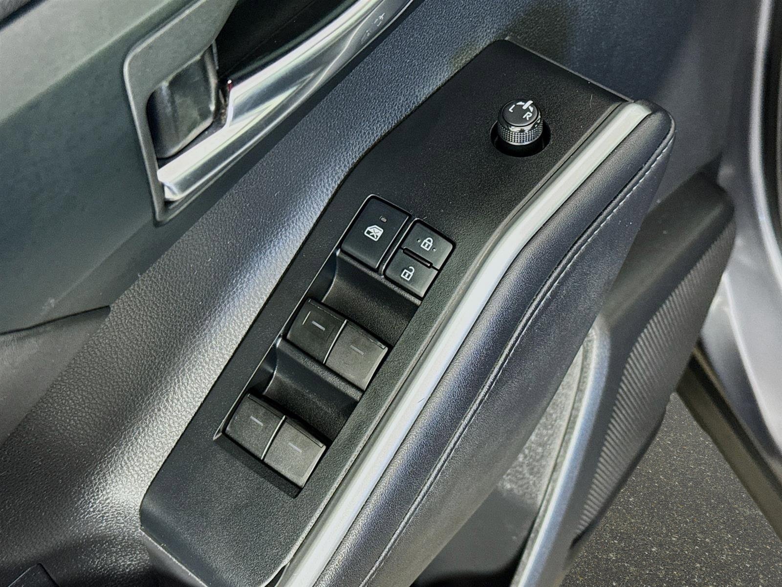 Used 2020 Toyota Highlander XLE image 19