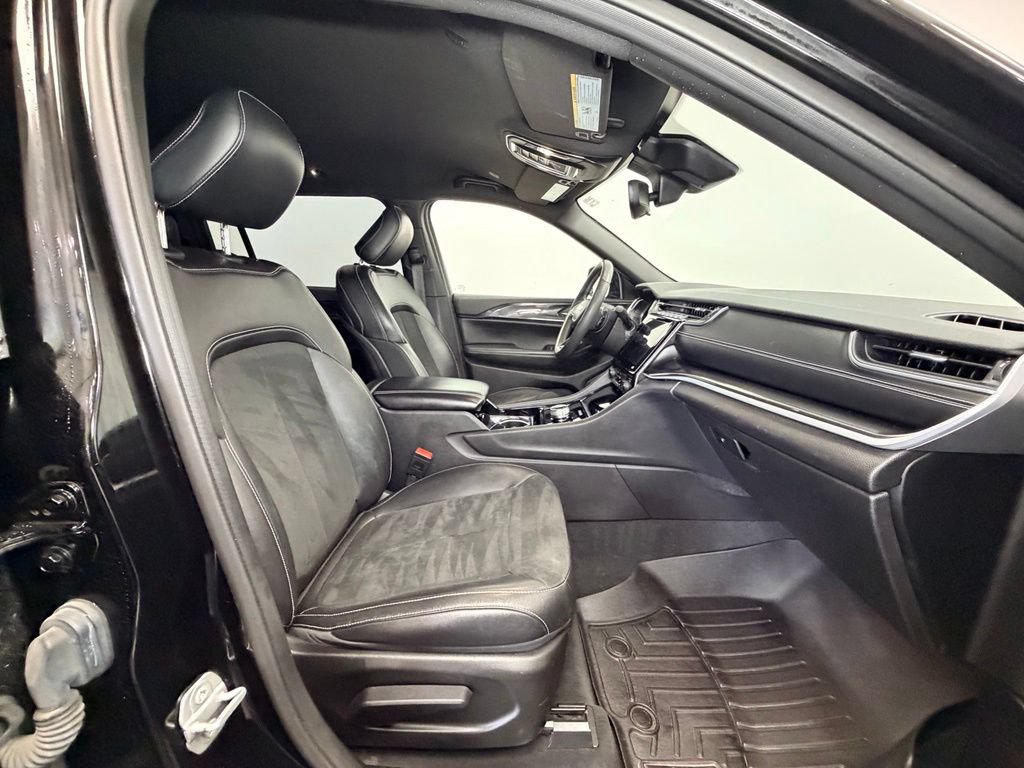 Used 2023 Jeep Grand Cherokee L Laredo AWD/4WD image 11