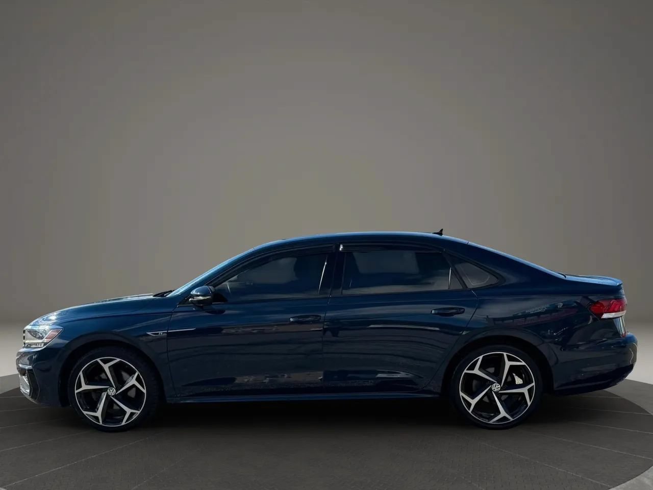 Used 2020 Volkswagen Passat 2.0T R-Line FWD image 10