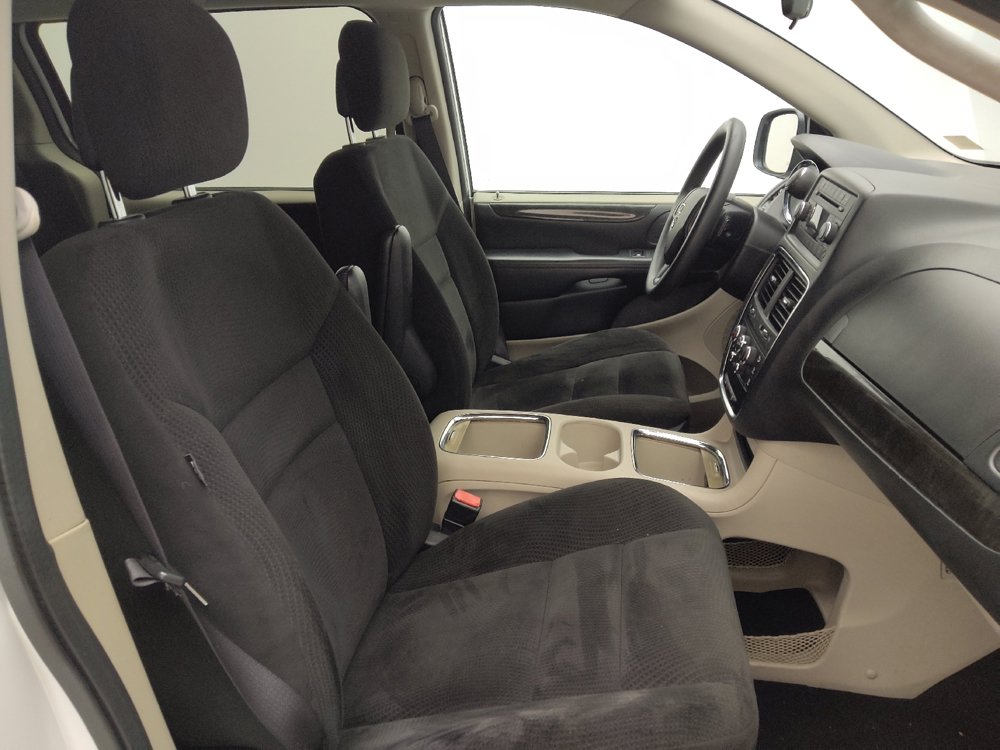 Used 2016 Dodge Grand Caravan SXT FWD image 21
