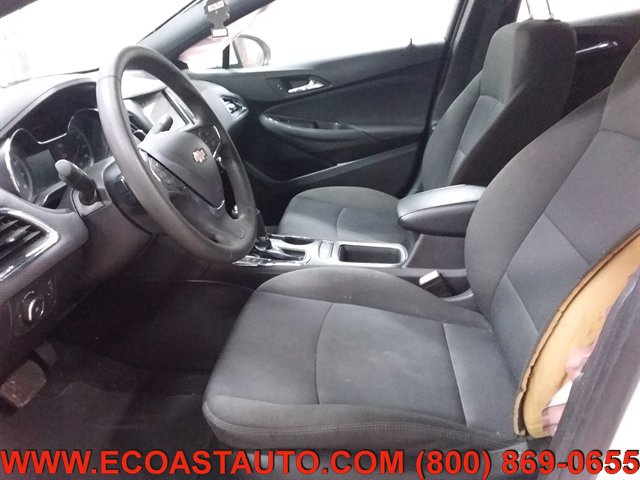 Used 2018 Chevrolet Cruze LT w/ Convenience Package FWD image 10
