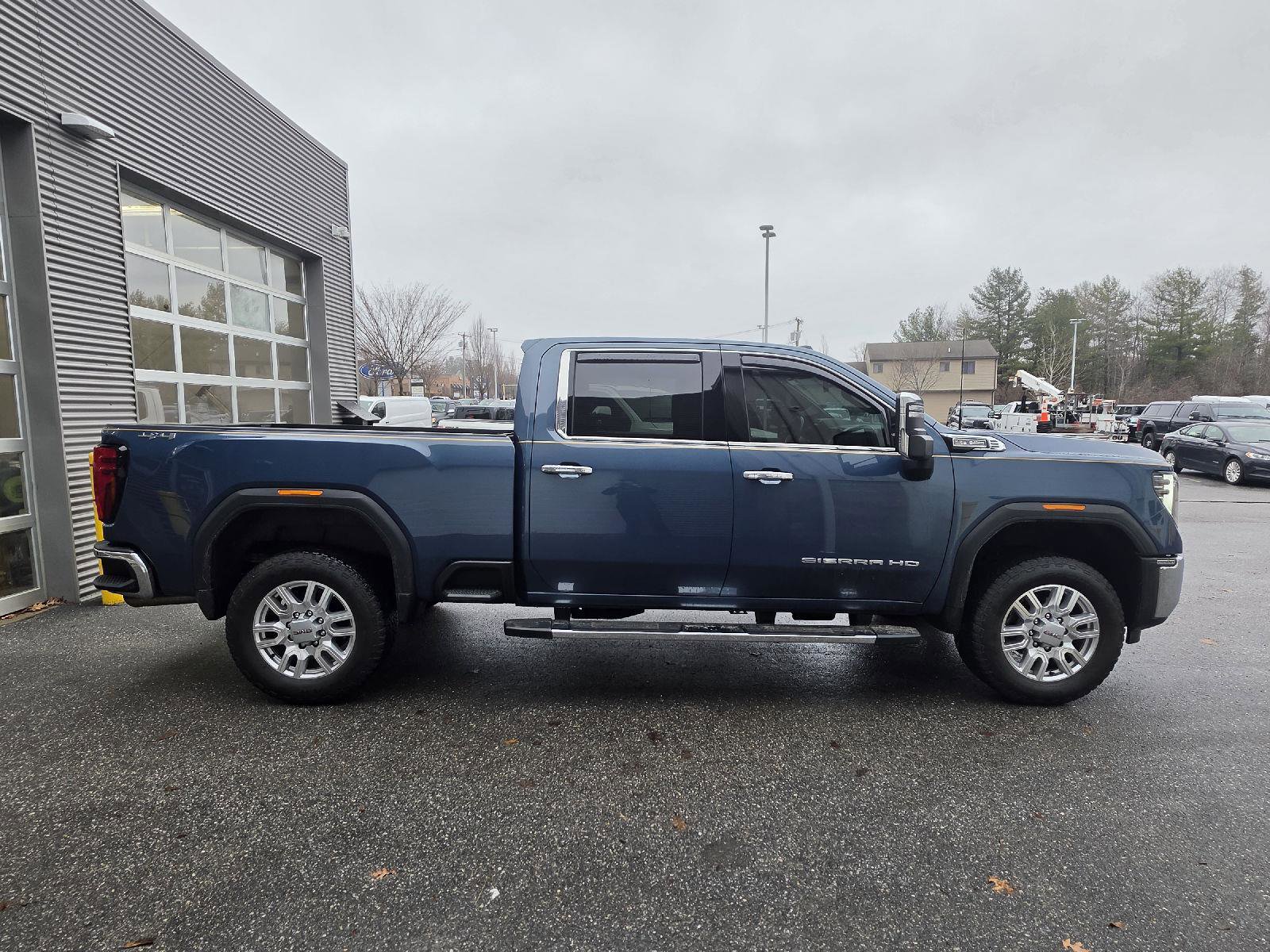 Used 2024 GMC Sierra 2500 SLT w/ SLT Convenience Package image 2