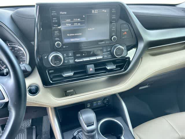 Used 2022 Toyota Highlander XLE AWD/4WD image 18