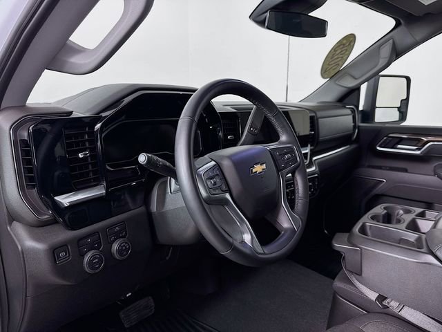 Used 2025 Chevrolet Silverado 2500 LT w/ Convenience Package image 9