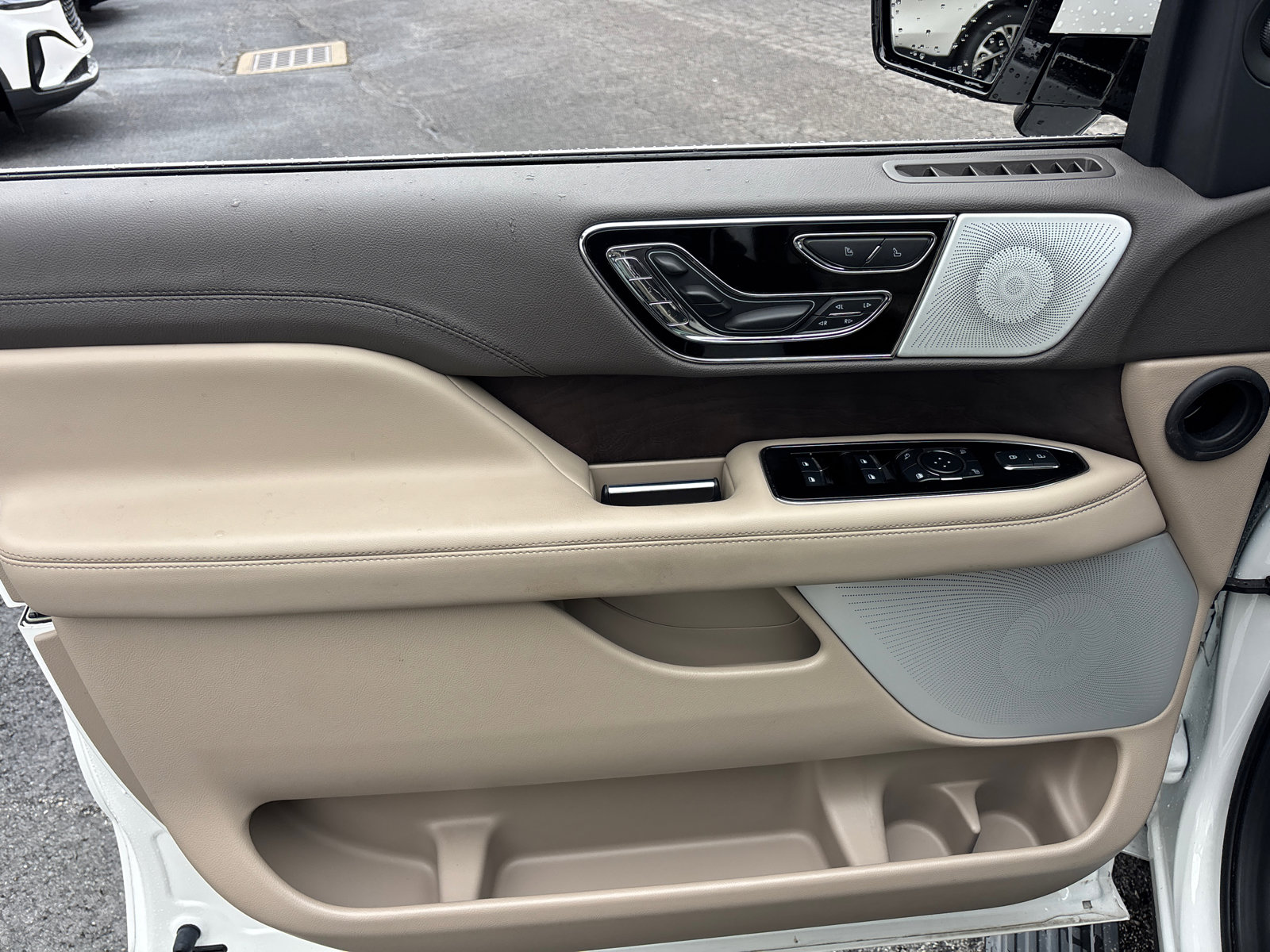 Certified 2023 Lincoln Navigator Reserve AWD/4WD image 11