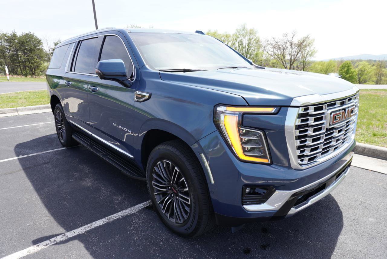 Used 2026 GMC Yukon XL Elevation w/ Elevation Premium Package AWD/4WD image 4