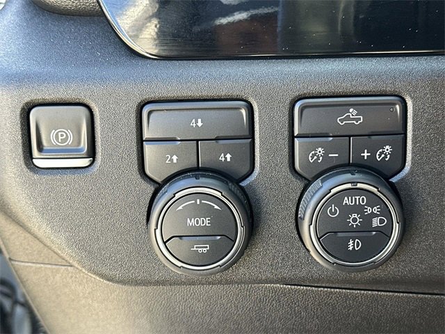 Used 2025 Chevrolet Silverado 3500 LT w/ Convenience Package image 17