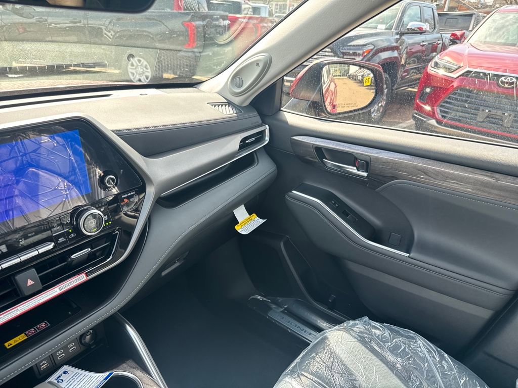 New 2026 Toyota Highlander Limited image 34