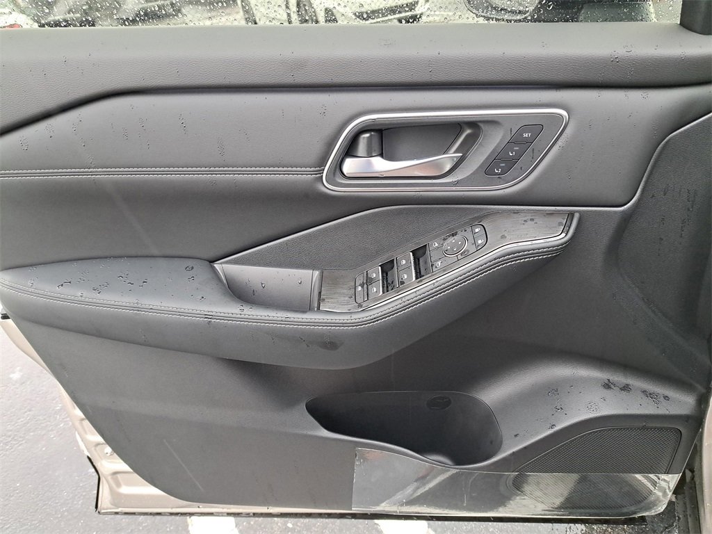 New 2026 Nissan Rogue Platinum image 22