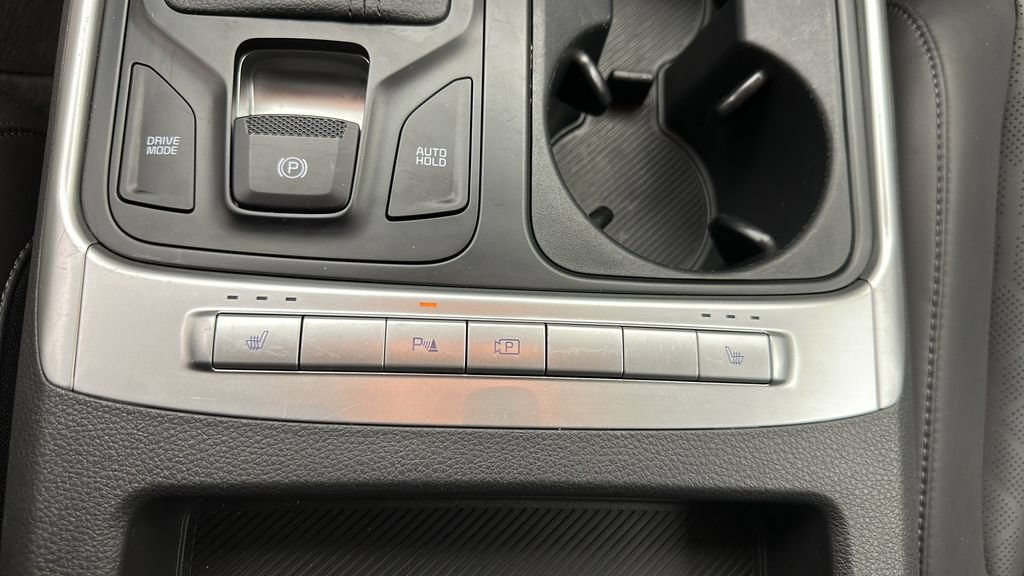 Used 2025 Kia Carnival FWD image 22