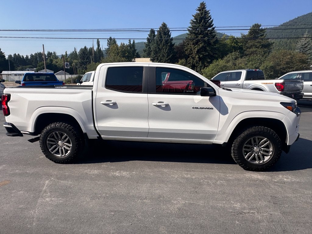 Used 2023 Chevrolet Colorado LT w/ LT Convenience Package II AWD/4WD image 3
