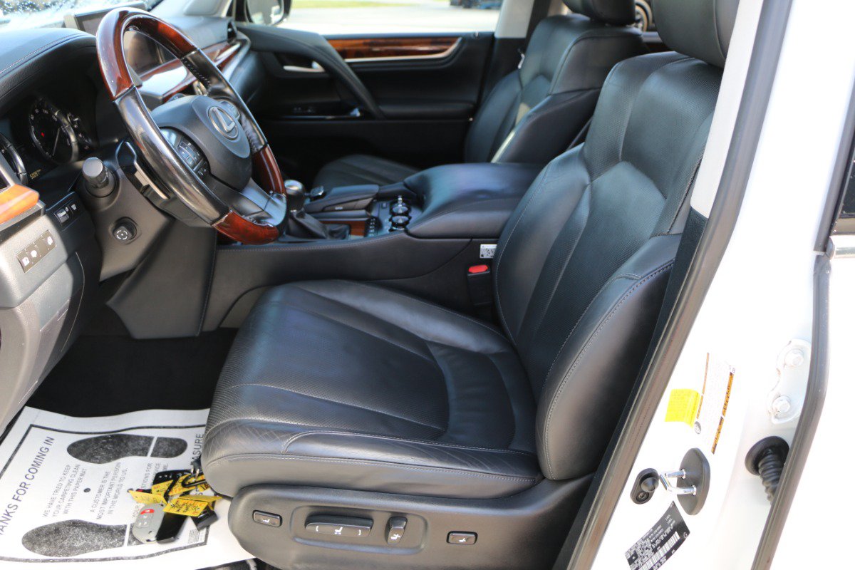 Used 2021 Lexus LX 570 4WD w/ Luxury Package image 29