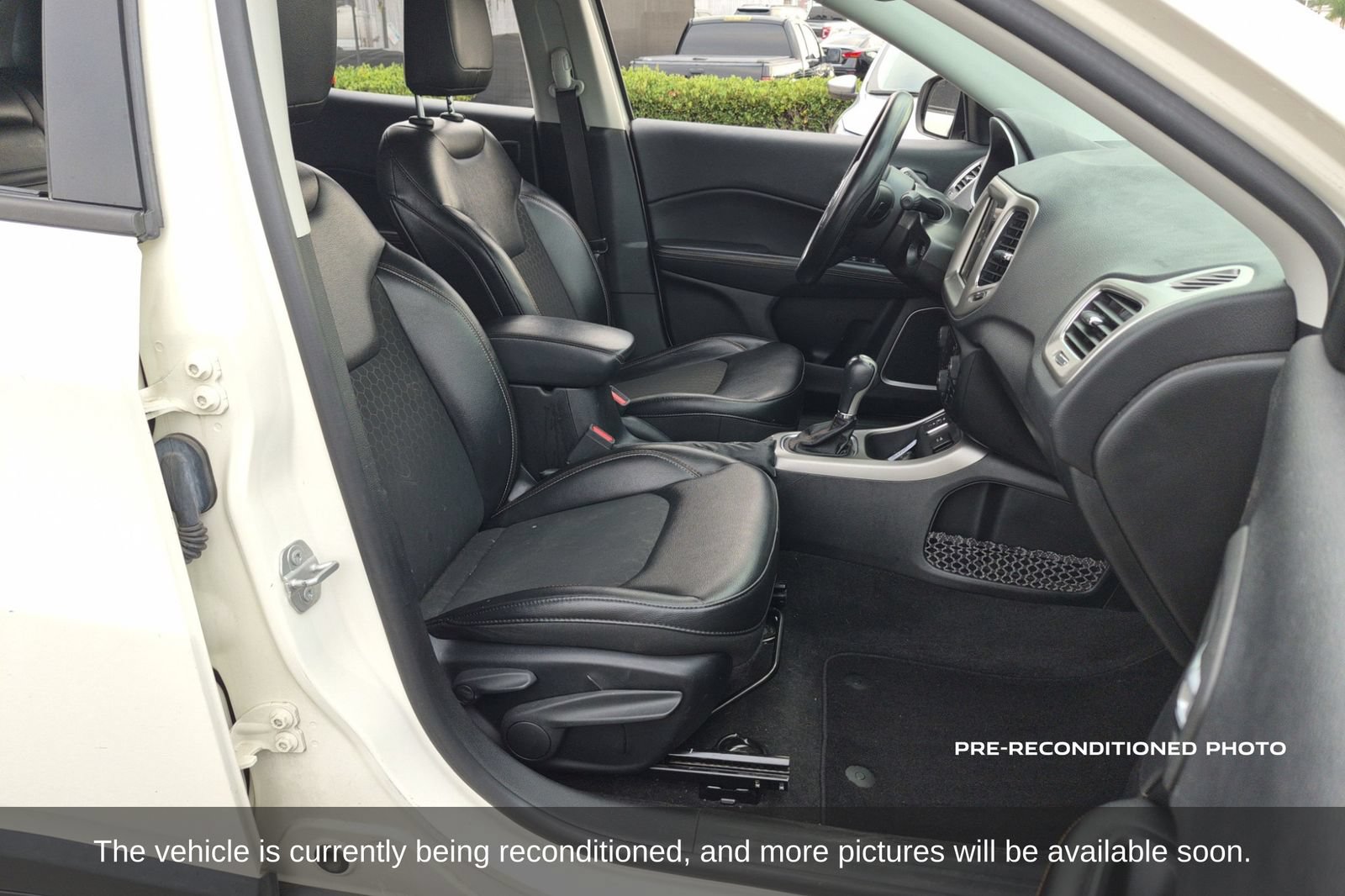 Used 2018 Jeep Compass Latitude w/ Popular Equipment Group FWD image 13