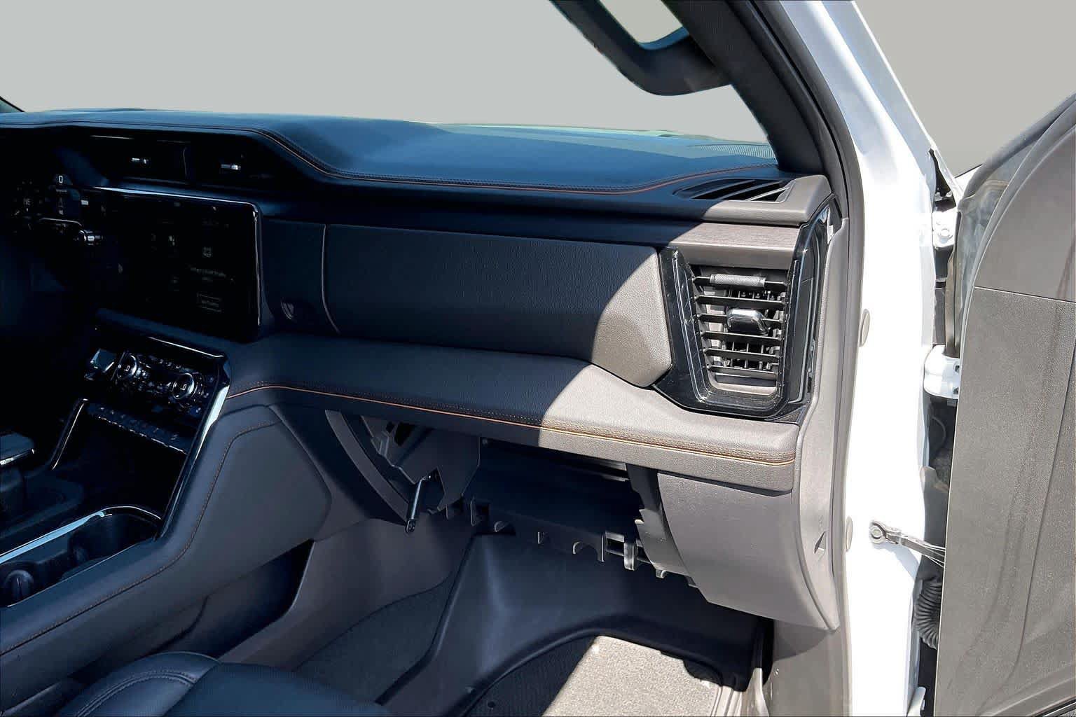 Used 2024 GMC Sierra 1500 AT4 w/ AT4 Premium Package AWD/4WD image 18