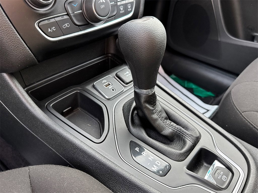 Used 2019 Jeep Cherokee Latitude w/ Popular Appearance Group image 24