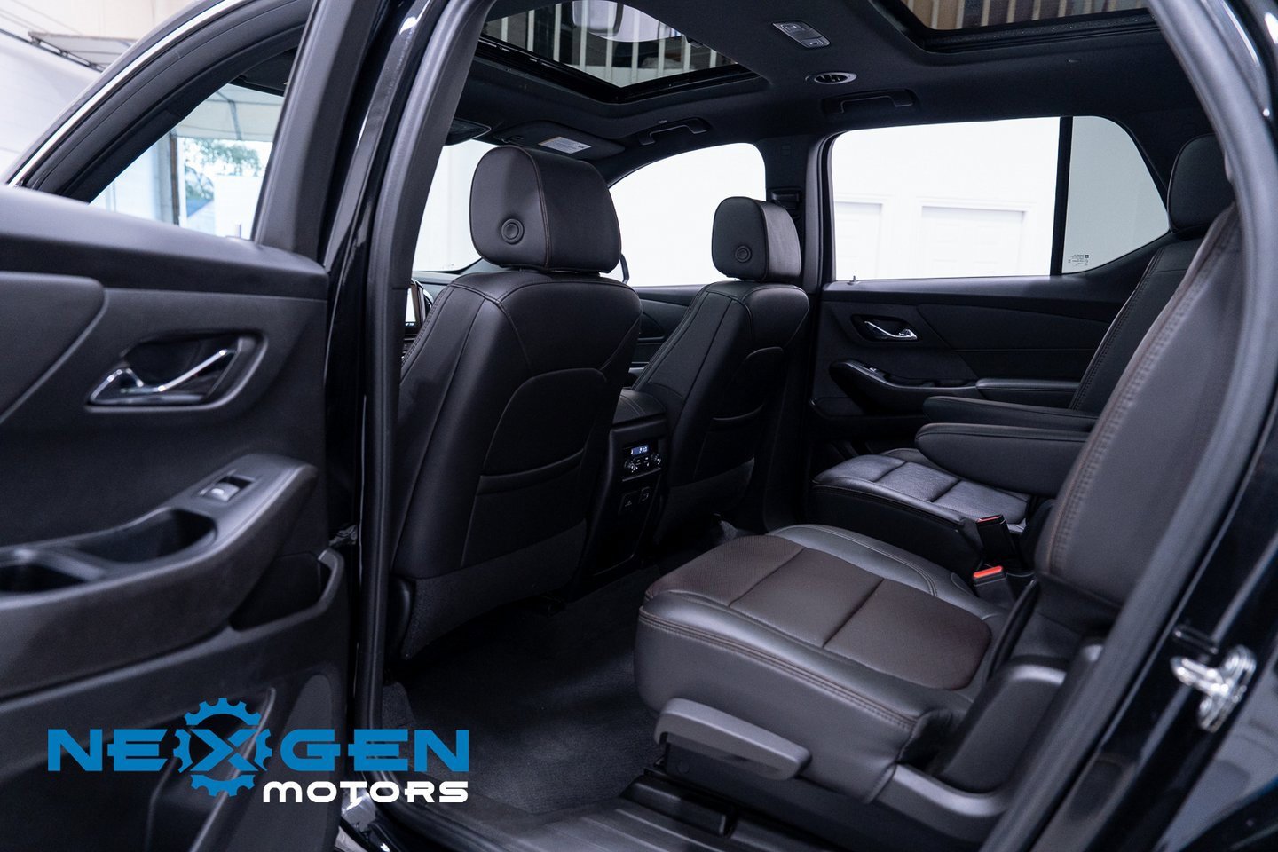 Used 2023 Chevrolet Traverse High Country image 42