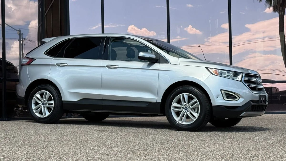 Used 2017 Ford Edge SEL w/ Equipment Group 201A FWD image 16