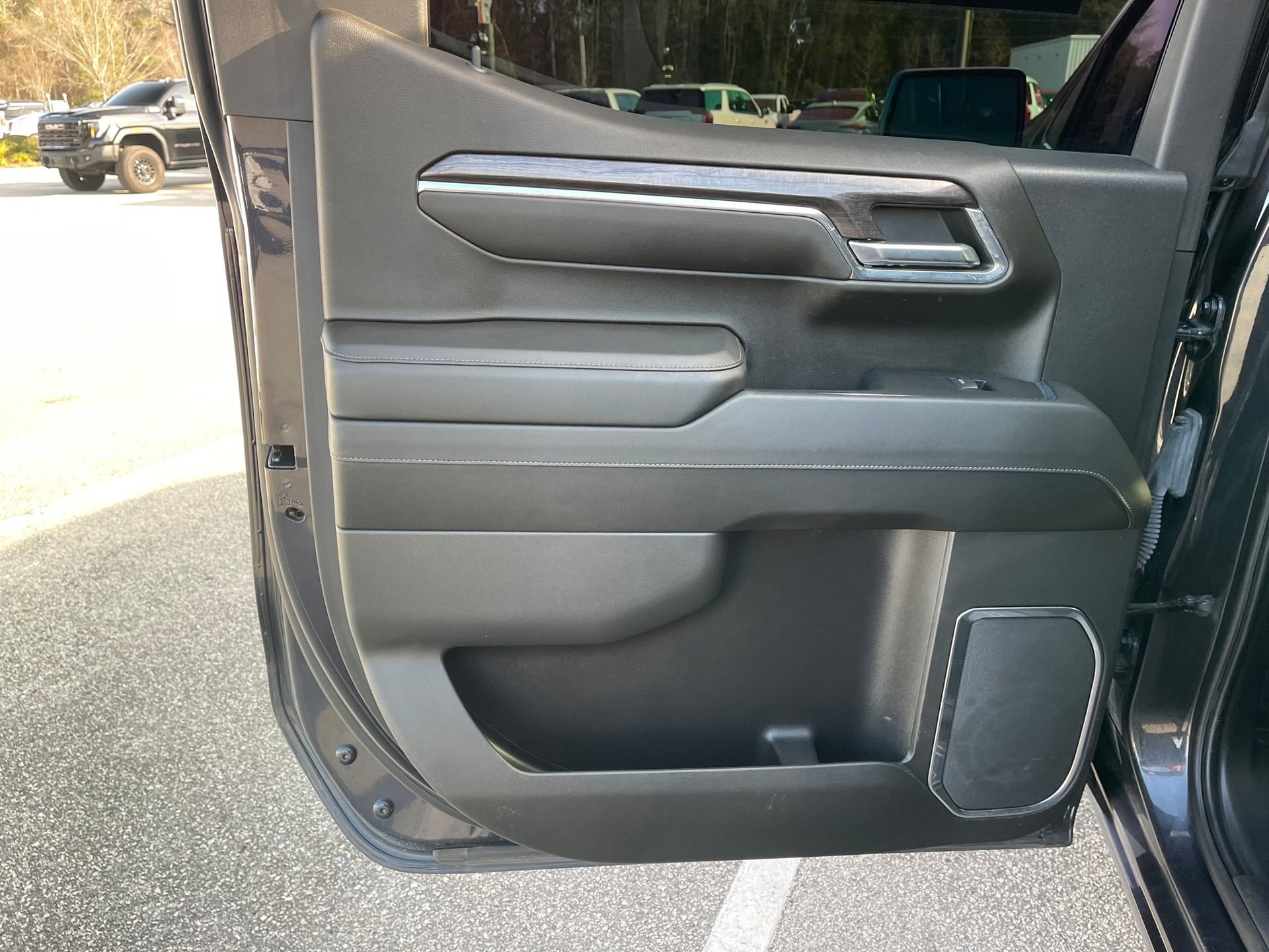 Used 2024 Chevrolet Silverado 1500 LTZ w/ Z71 Off-Road Package image 23