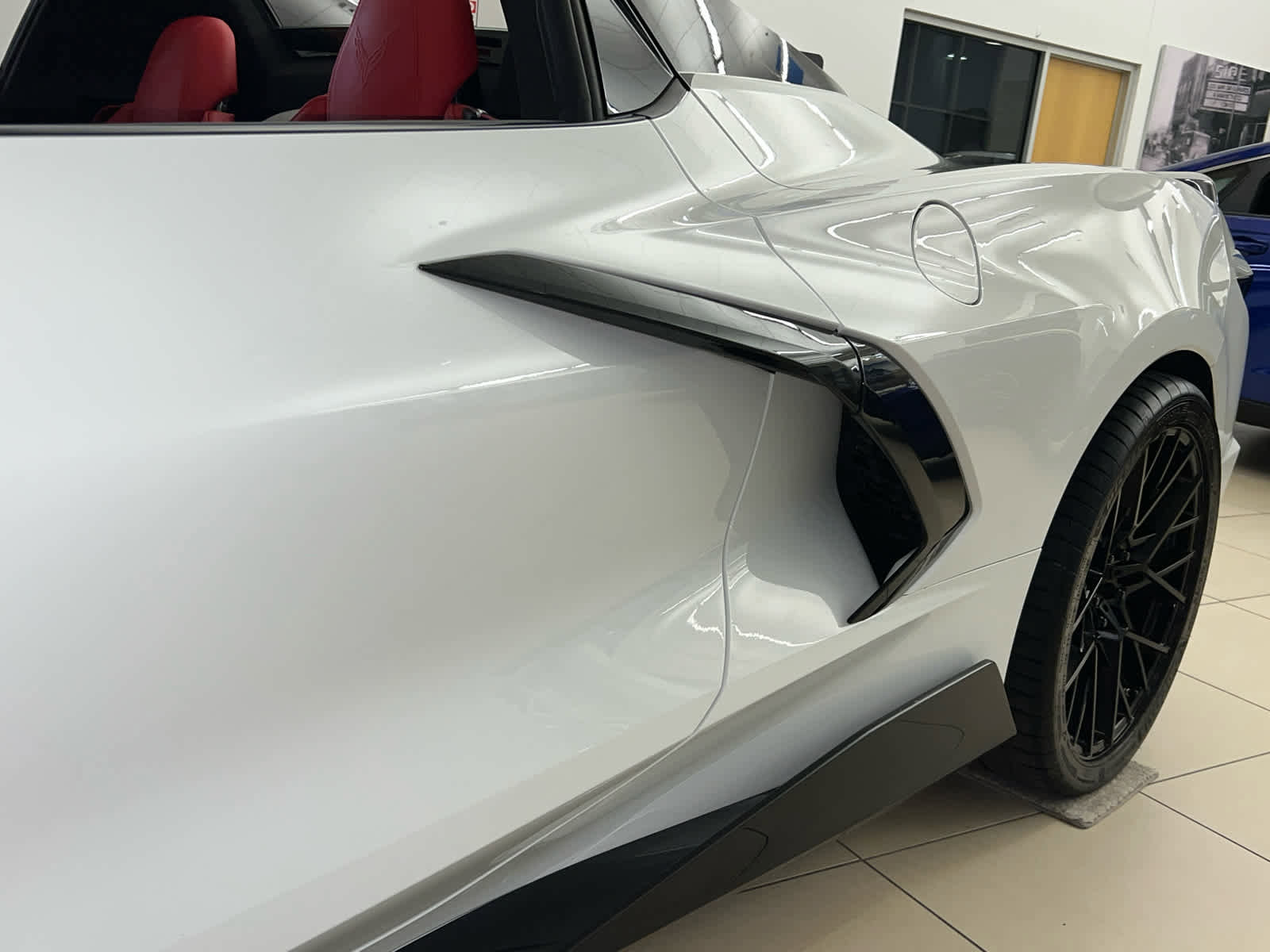 Used 2024 Chevrolet Corvette Stingray Premium Conv w/ Z51 Performance Package image 8