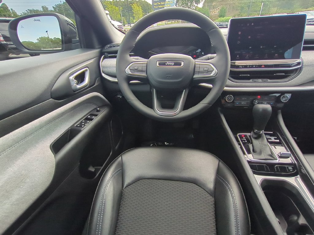 Used 2023 Jeep Compass Latitude w/ Convenience Group AWD/4WD image 14