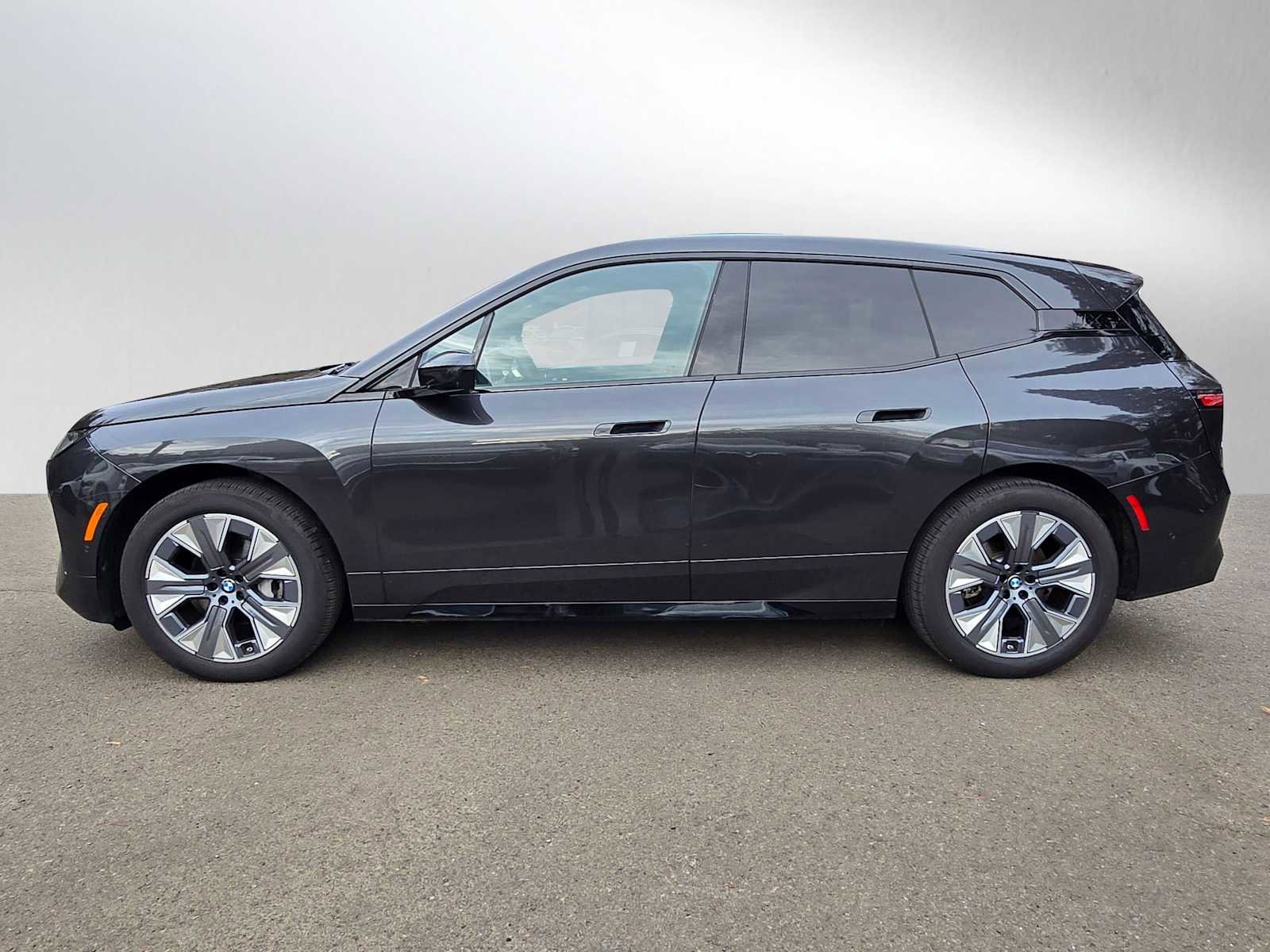 Used 2026 BMW iX xDrive45 w/ Executive Package image 6