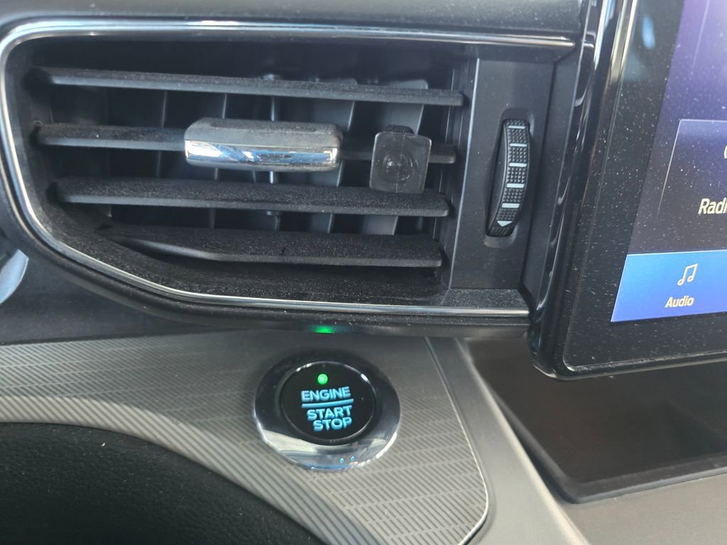 Used 2021 Ford Explorer XLT image 34