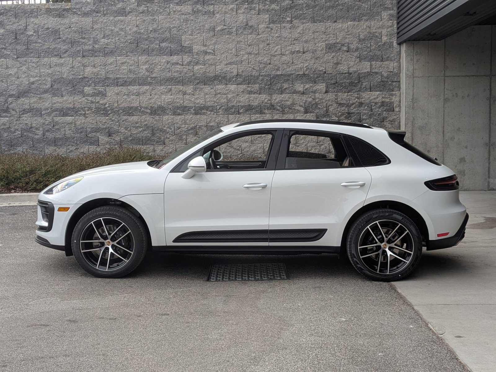Certified 2026 Porsche Macan AWD/4WD video 2