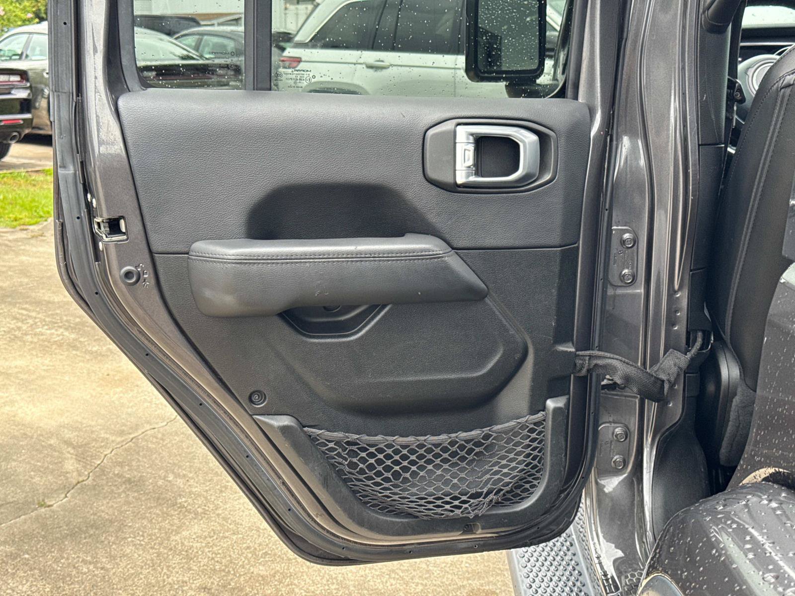 Used 2022 Jeep Wrangler Unlimited Sahara AWD/4WD image 12
