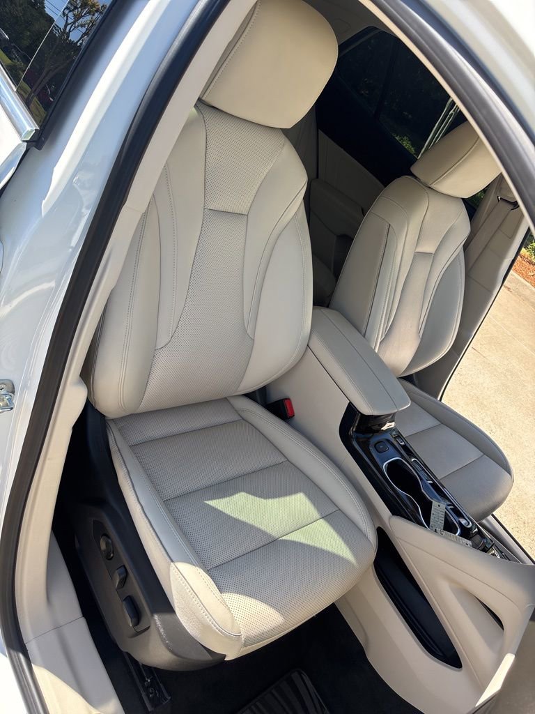 Used 2022 Buick Envision Essence w/ Safety Package image 47