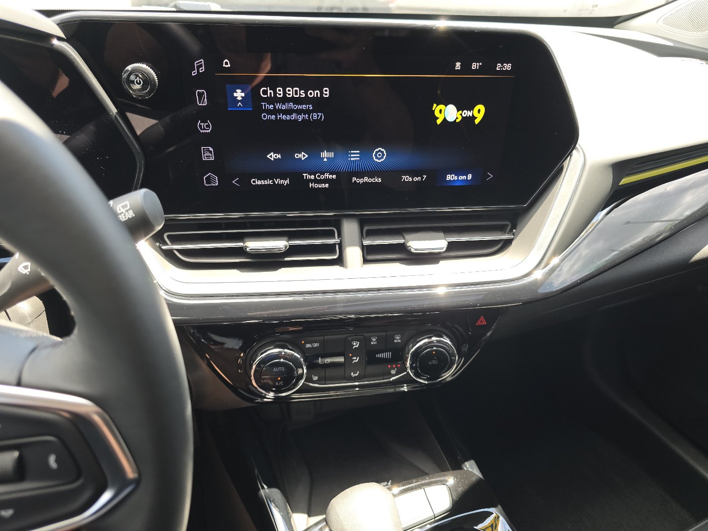 Used 2024 Chevrolet Trax ACTIV w/ Sunroof Package FWD image 35