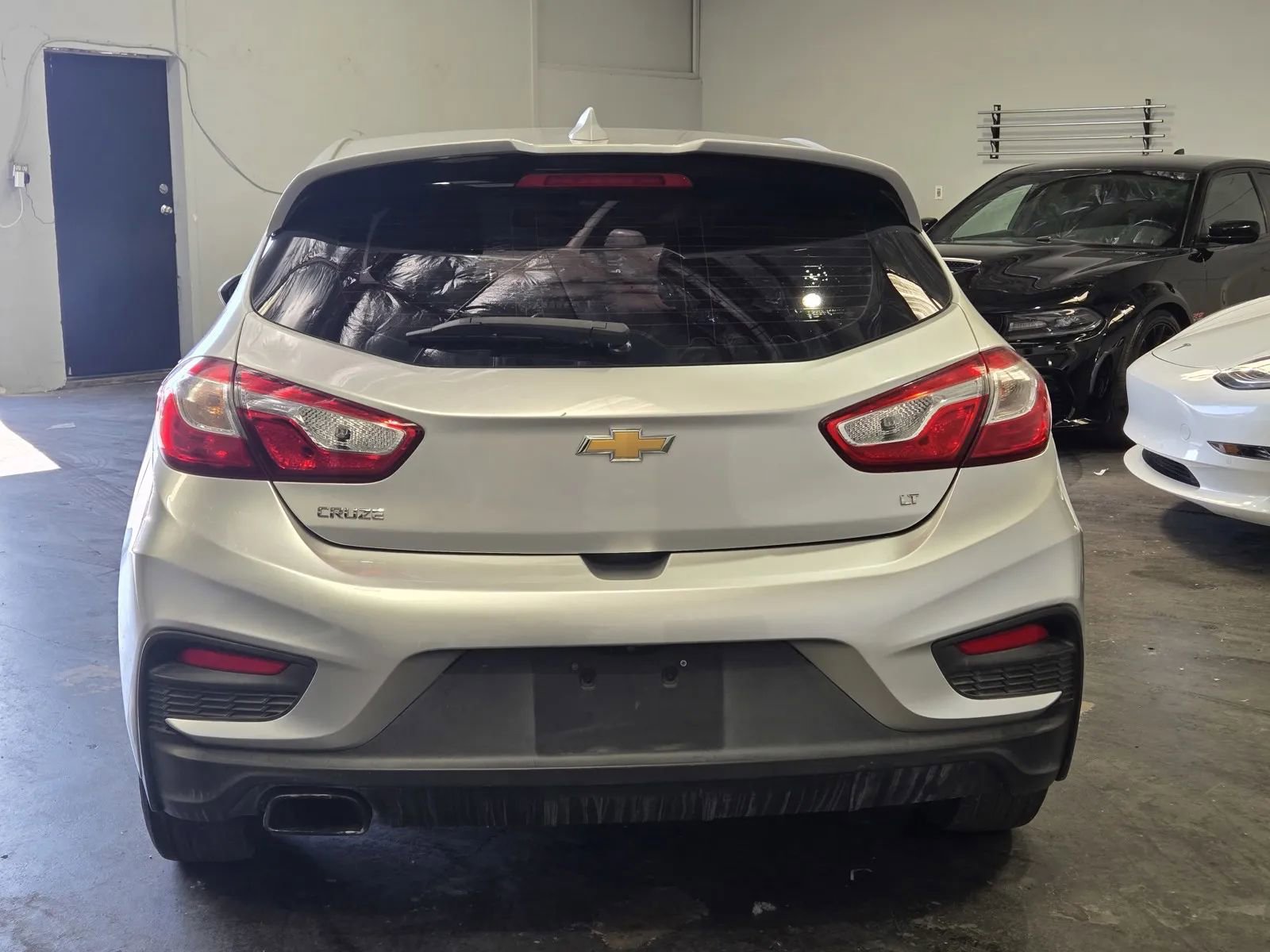 Used 2018 Chevrolet Cruze LT w/ Sun And Sound Package FWD image 3