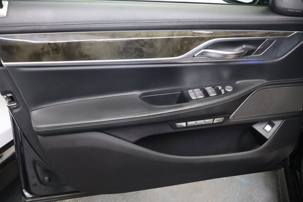 Used 2017 BMW 750i image 16