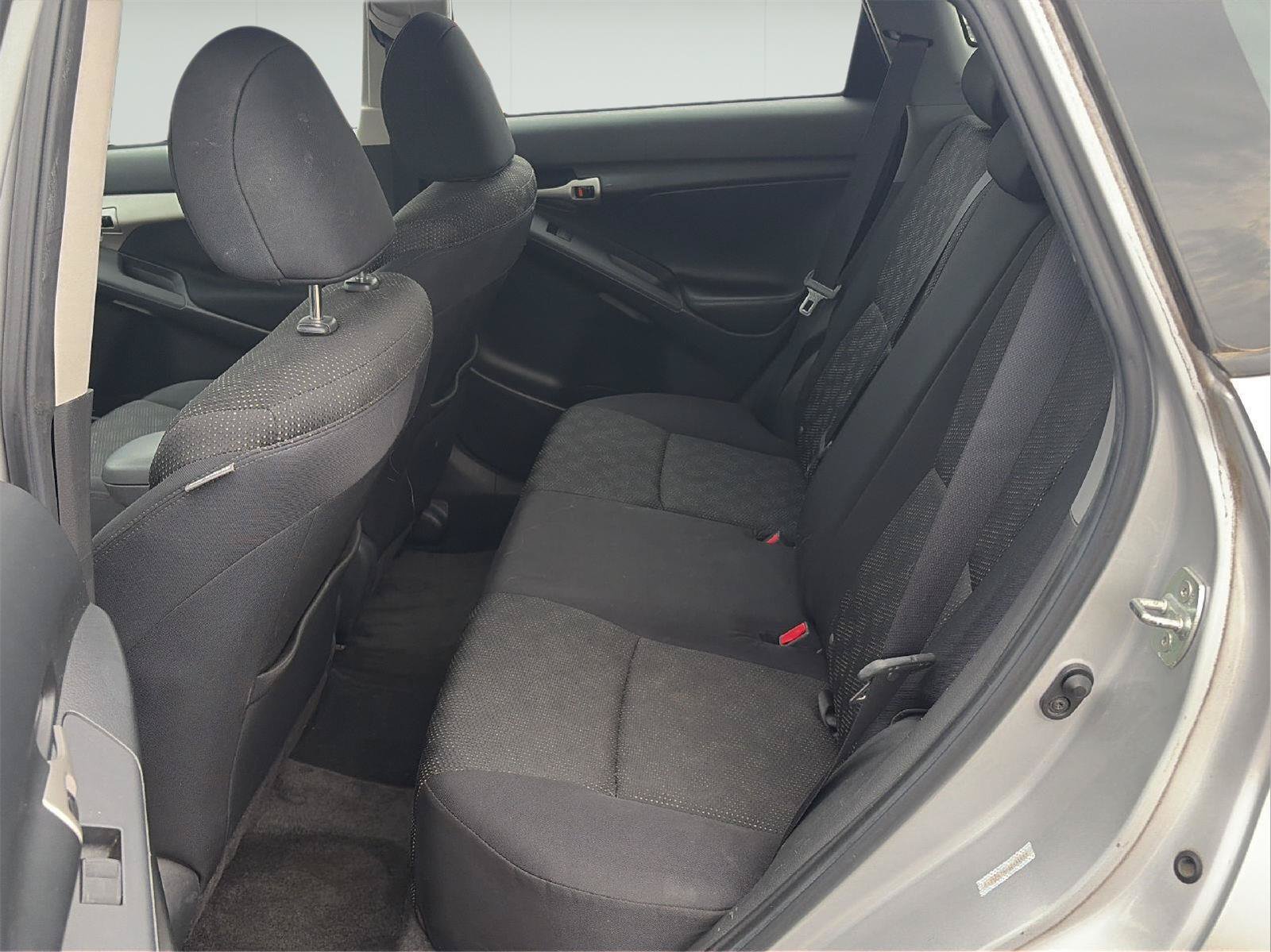 Used 2009 Pontiac Vibe w/ Preferred Package FWD image 13