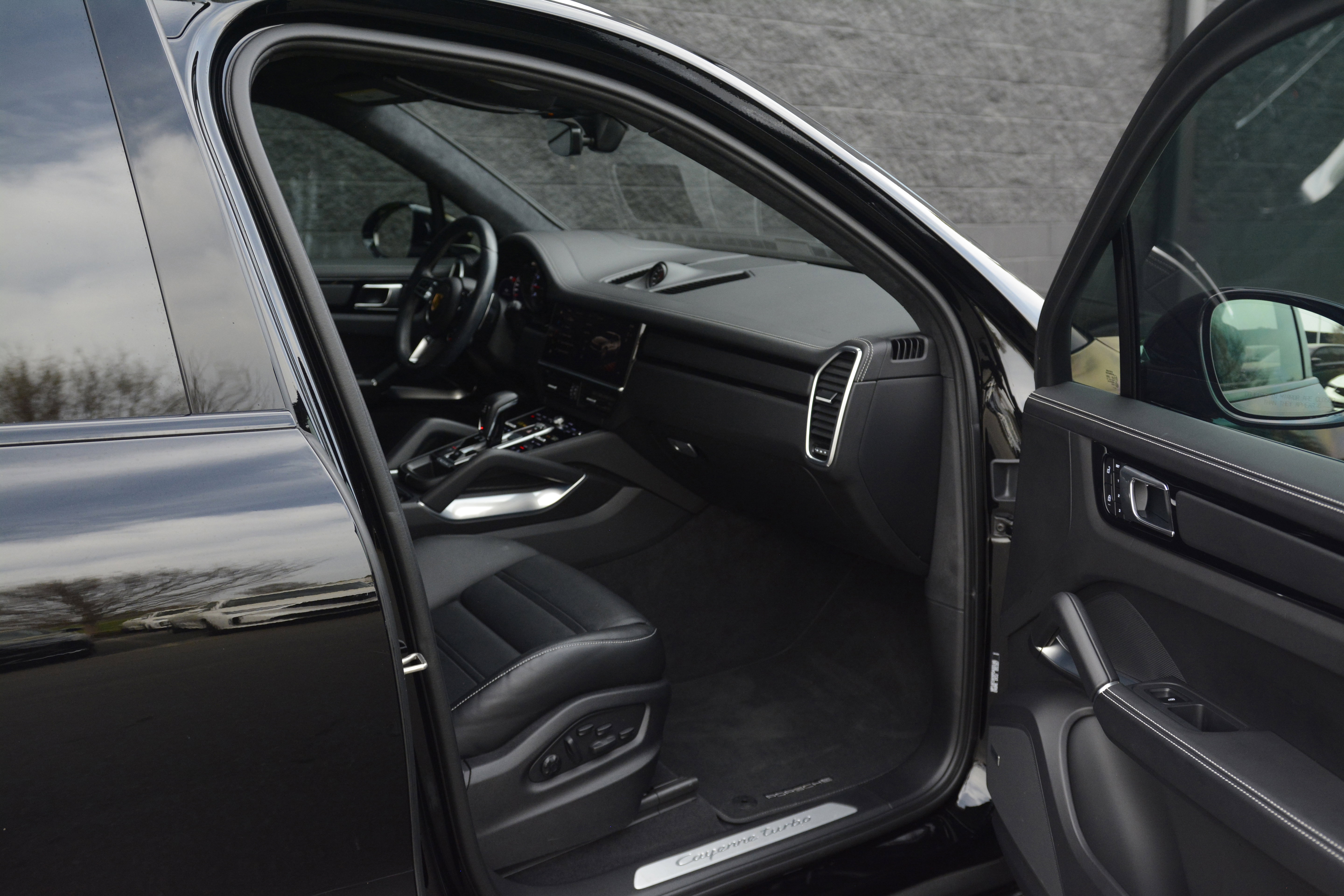 Certified 2023 Porsche Cayenne Turbo image 24
