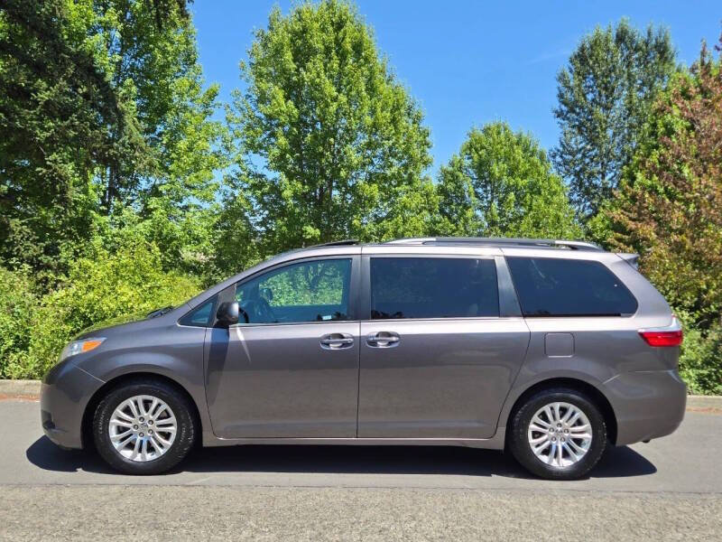 Used 2016 Toyota Sienna XLE FWD image 9