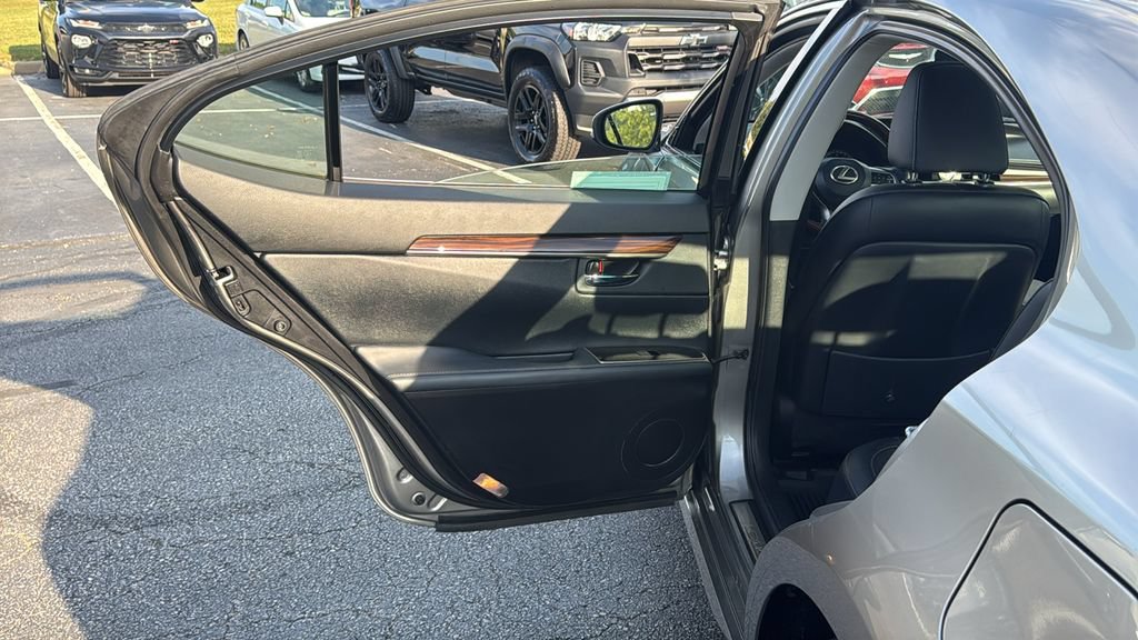 Used 2017 Lexus ES 350 w/ Luxury Package FWD image 29