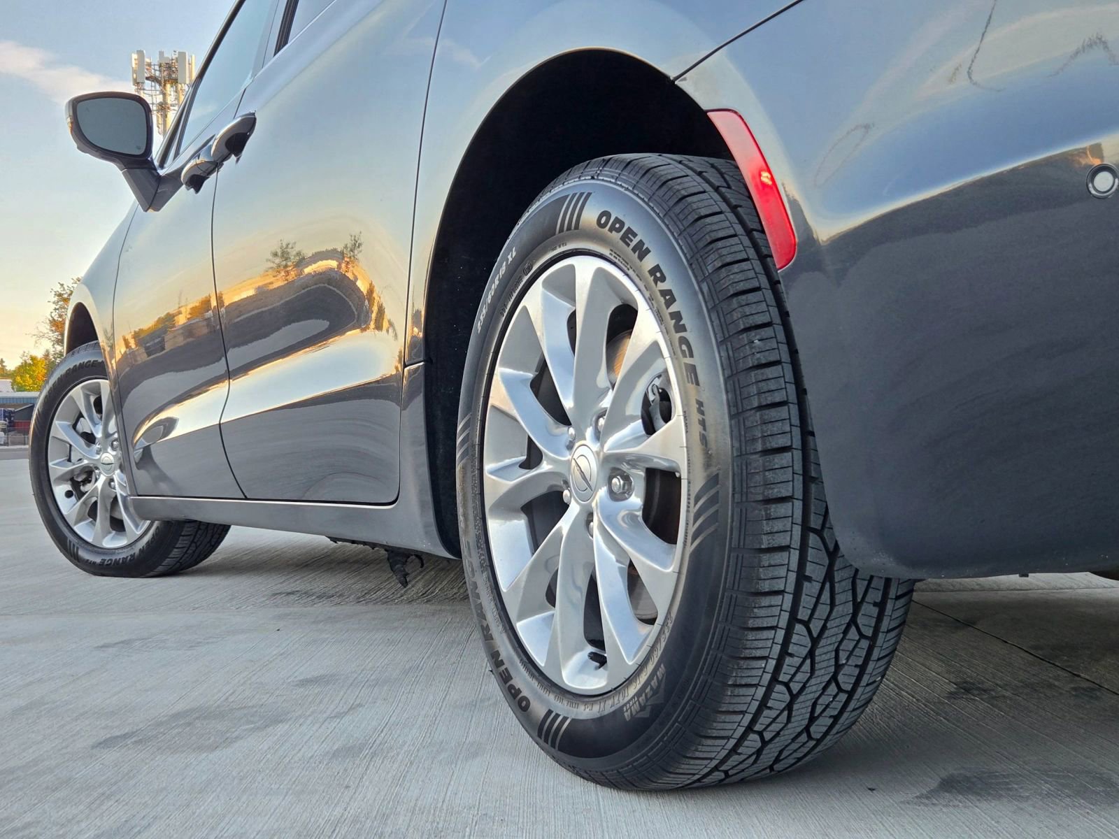 Used 2021 Chrysler Pacifica Touring-L w/ Premium & Safety Sphere Group image 41