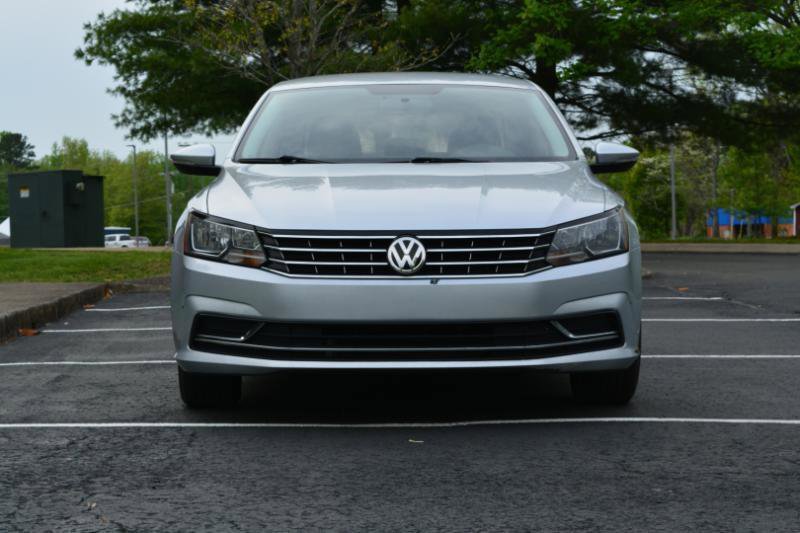 Used 2018 Volkswagen Passat 2.0T S w/ Driver Assistance Package FWD image 2