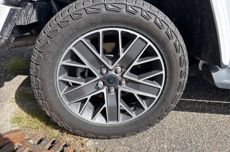 Used 2024 Jeep Wrangler High Altitude AWD/4WD image 19