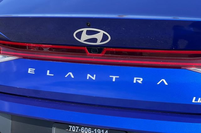 Used 2025 Hyundai Elantra Limited image 34