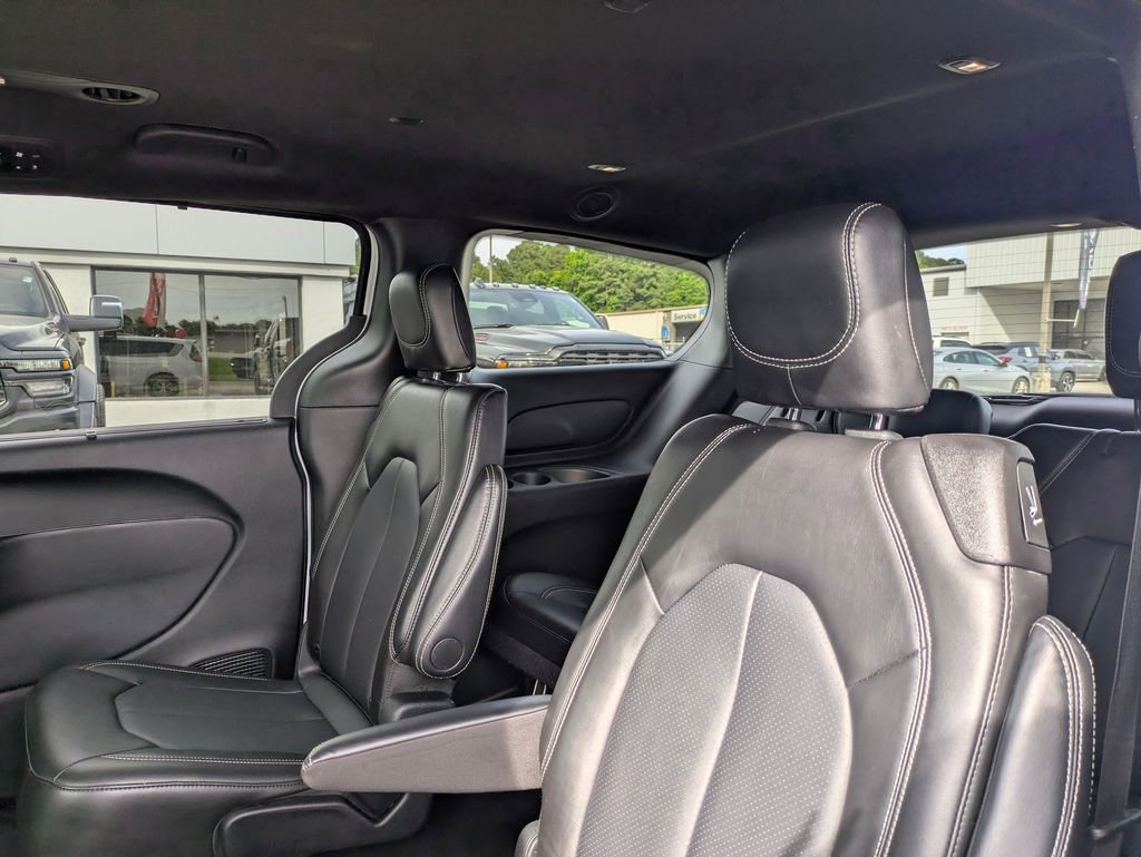 Used 2025 Chrysler Pacifica Select FWD image 25