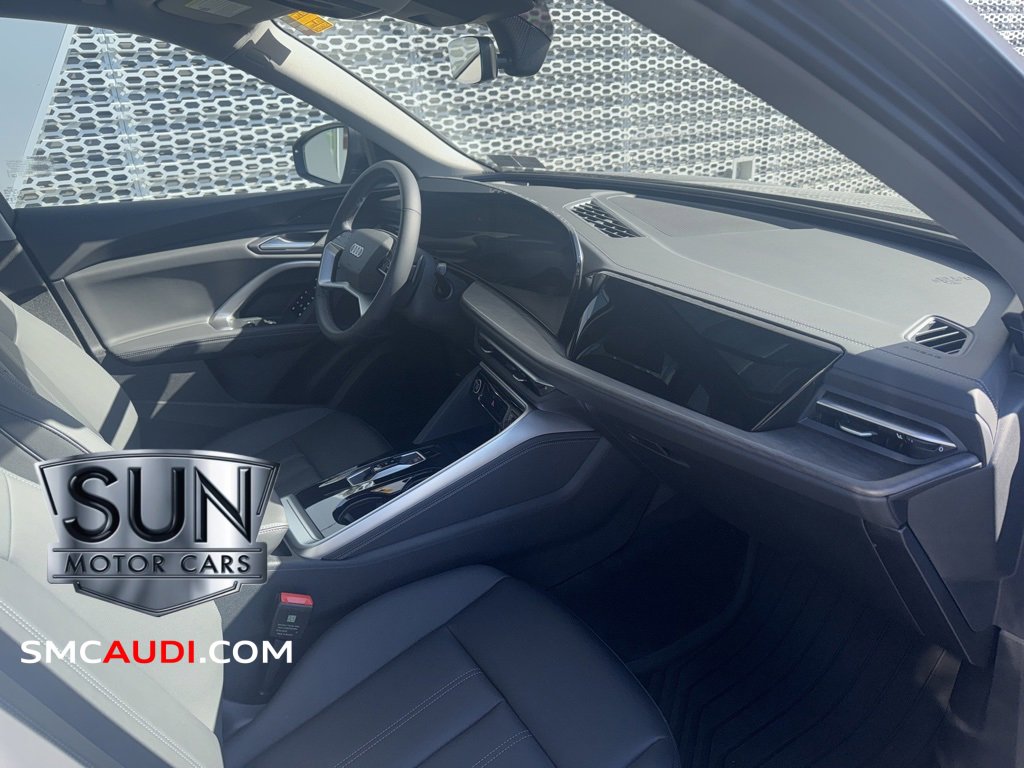 Used 2025 Audi Q5 Premium w/ Convenience Package image 10
