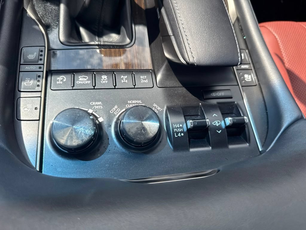 Used 2018 Lexus LX 570 4WD w/ Luxury Package image 17