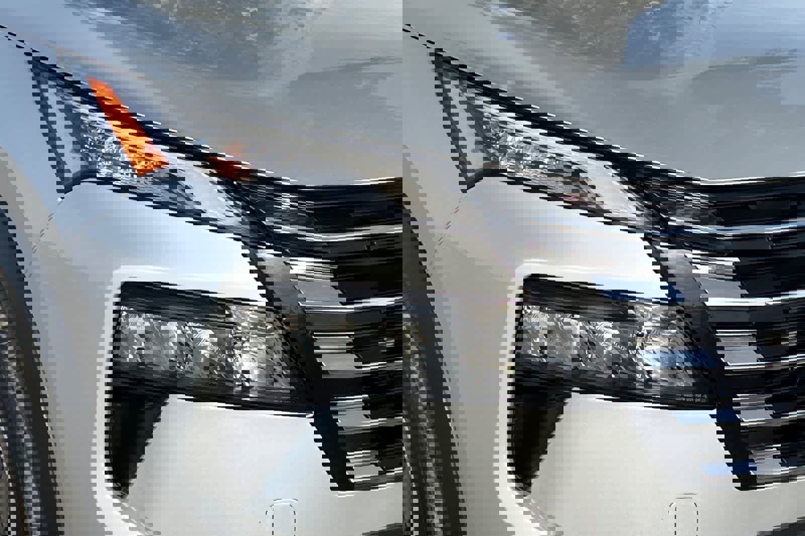 Certified 2025 Nissan Rogue SV image 33