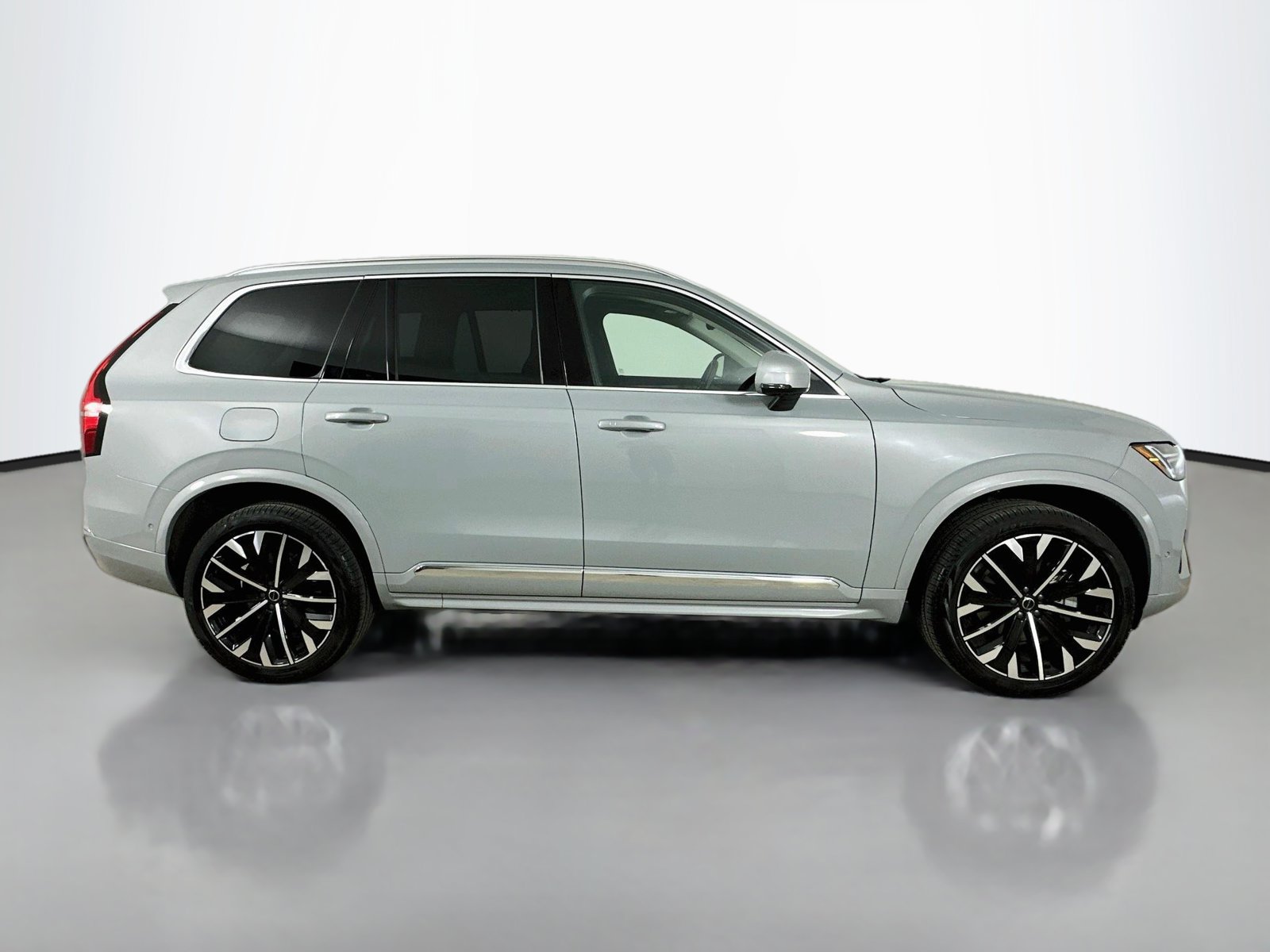 Used 2026 Volvo XC90 B6 Ultra w/ Protection Package AWD/4WD image 4