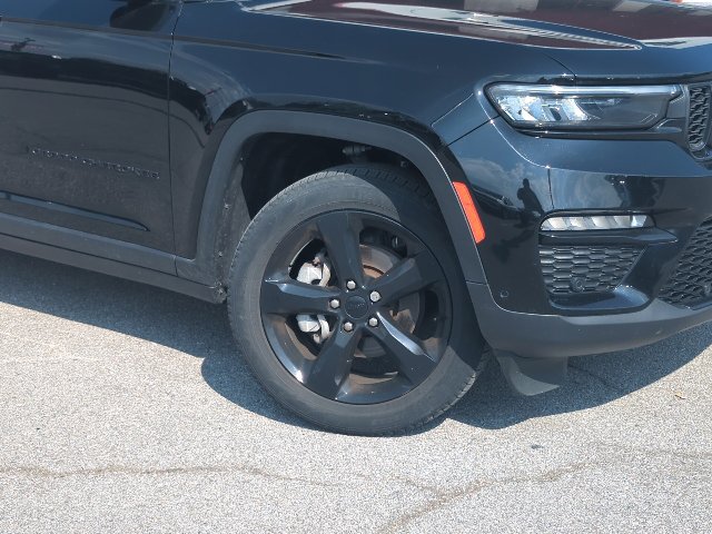 Used 2024 Jeep Grand Cherokee Limited w/ Luxury Tech Group II AWD/4WD image 2