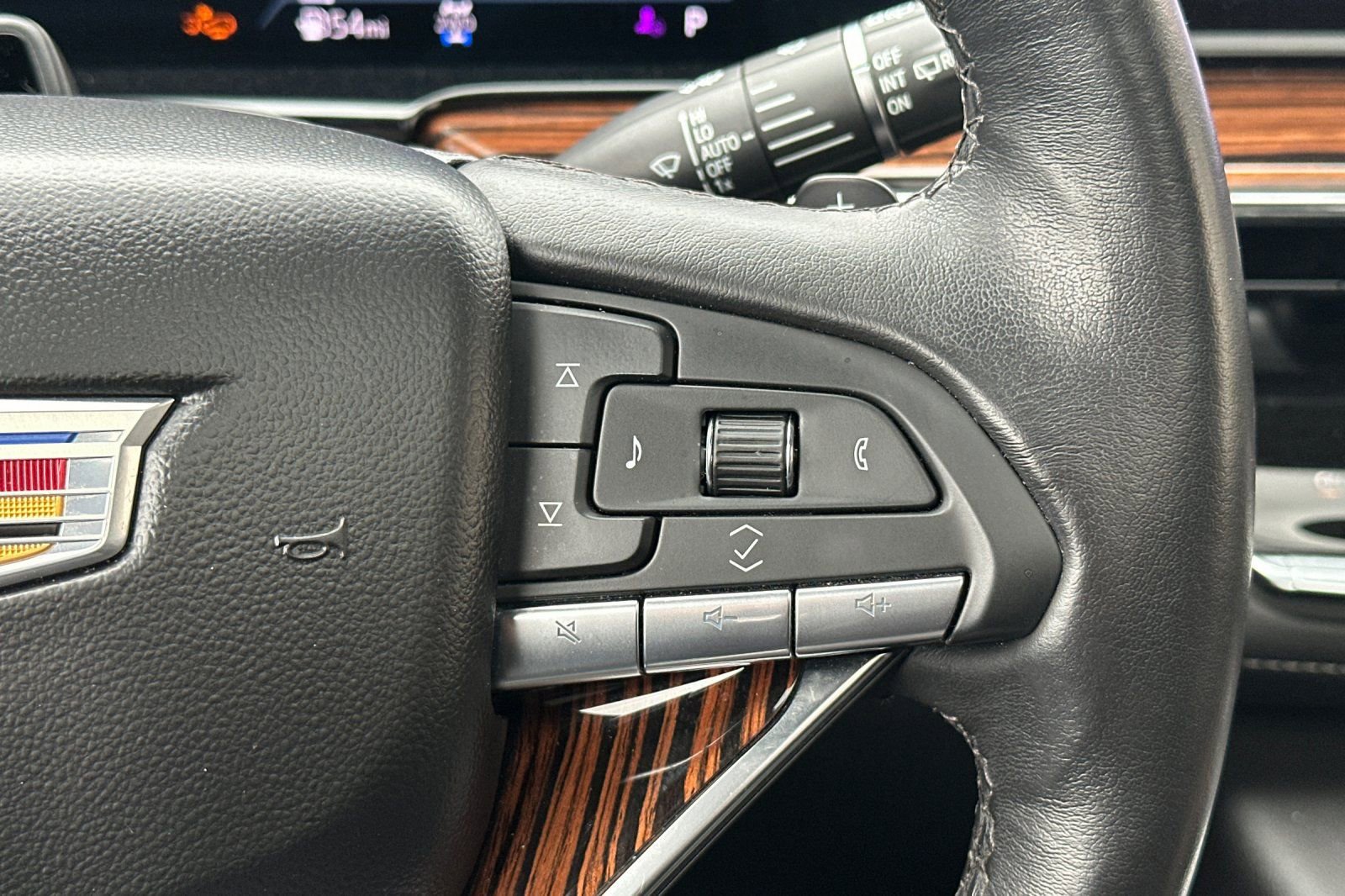 Used 2024 Cadillac Escalade ESV Premium Luxury w/ Performance Package image 35