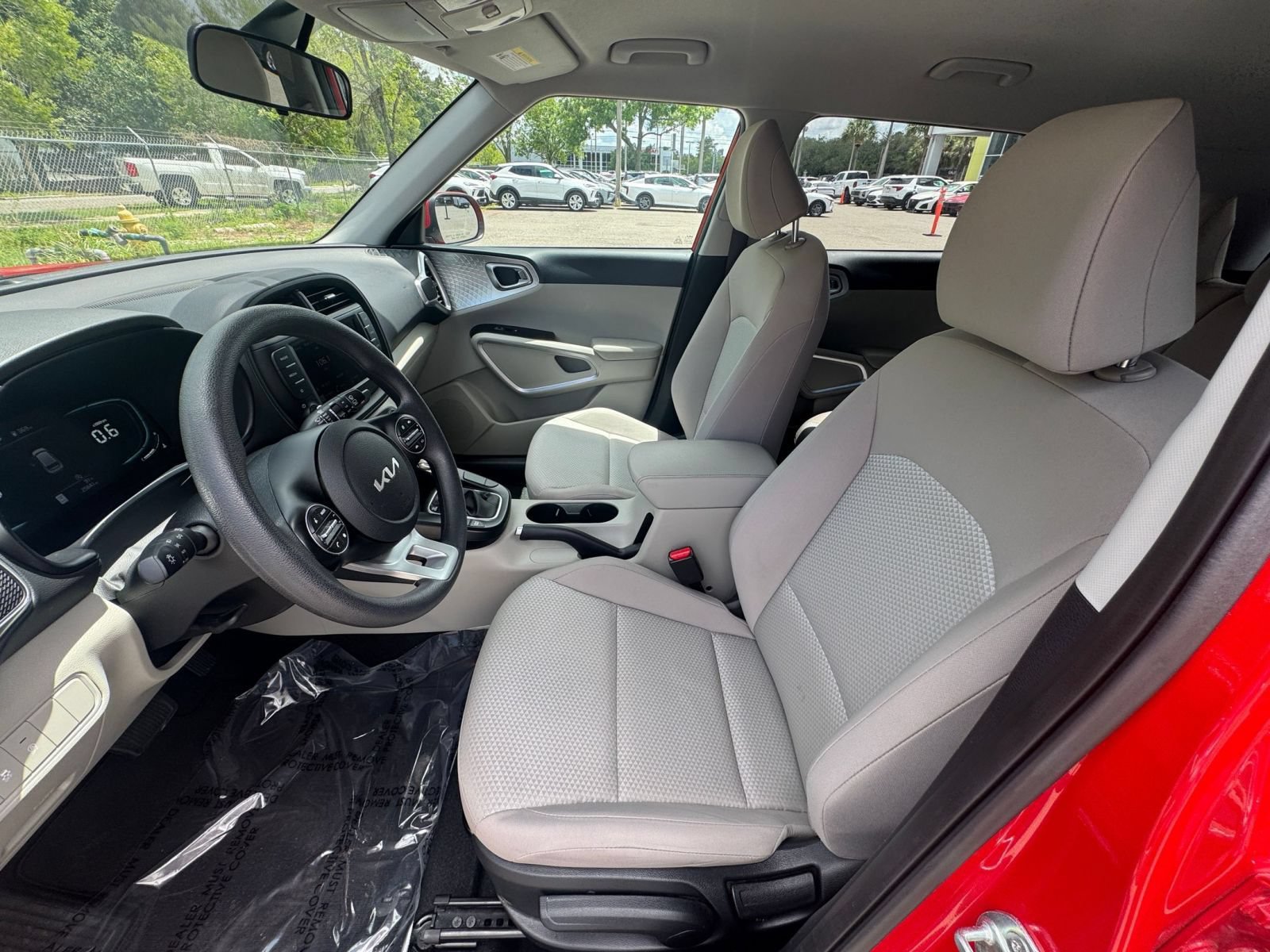 Used 2025 Kia Soul LX w/ LX Technology Package FWD image 24